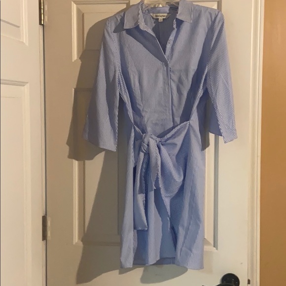 Davi &Dani Size Large wrap button up shirt - Picture 1 of 4